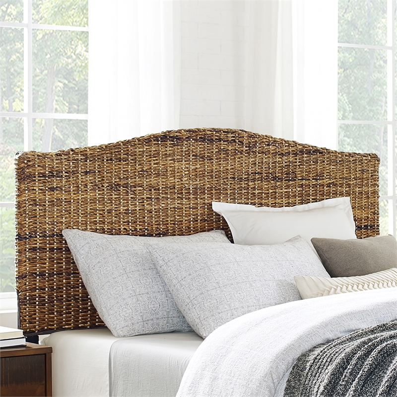Pemberly Row Coastal Wood King Banana Leaf/Headboard in Natural/Black