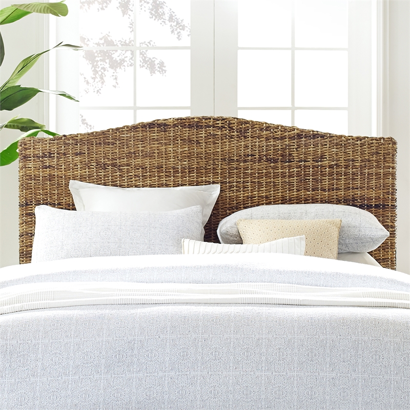 Pemberly Row Coastal Wood King Banana Leaf/Headboard in Natural/Black