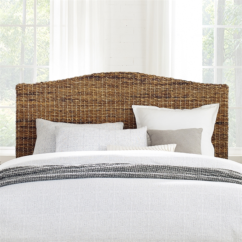 Pemberly Row Coastal Wood King Banana Leaf/Headboard in Natural/Black