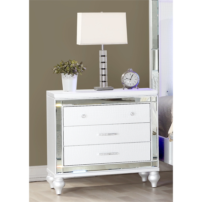 Pemberly Row King 5 PC LED Bedroom set made with wood in White Color