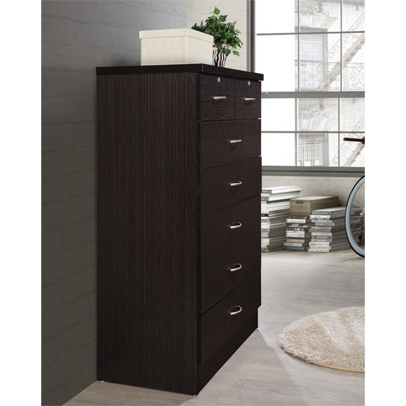 Pemberly Row Hodedah 2 Piece 7 Drawer Wood Chest Set with Locks in Chocolate