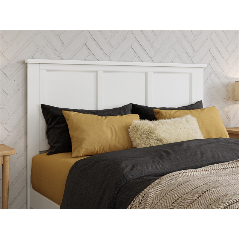 Pemberly Row Felicity Full Wood Platform Bed and Twin Trundle in White