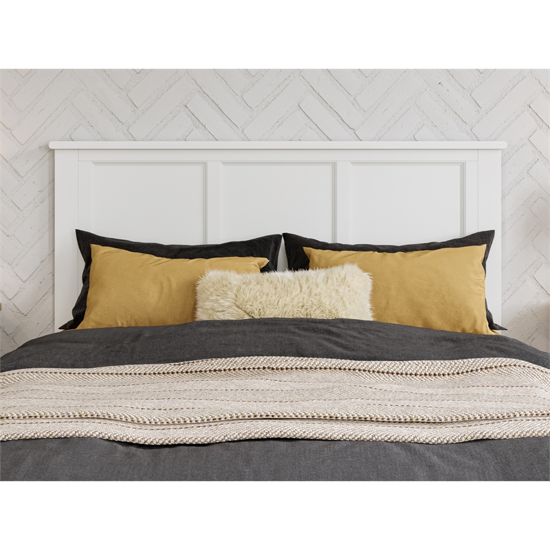 Pemberly Row Felicity Full Wood Platform Bed and Twin Trundle in White