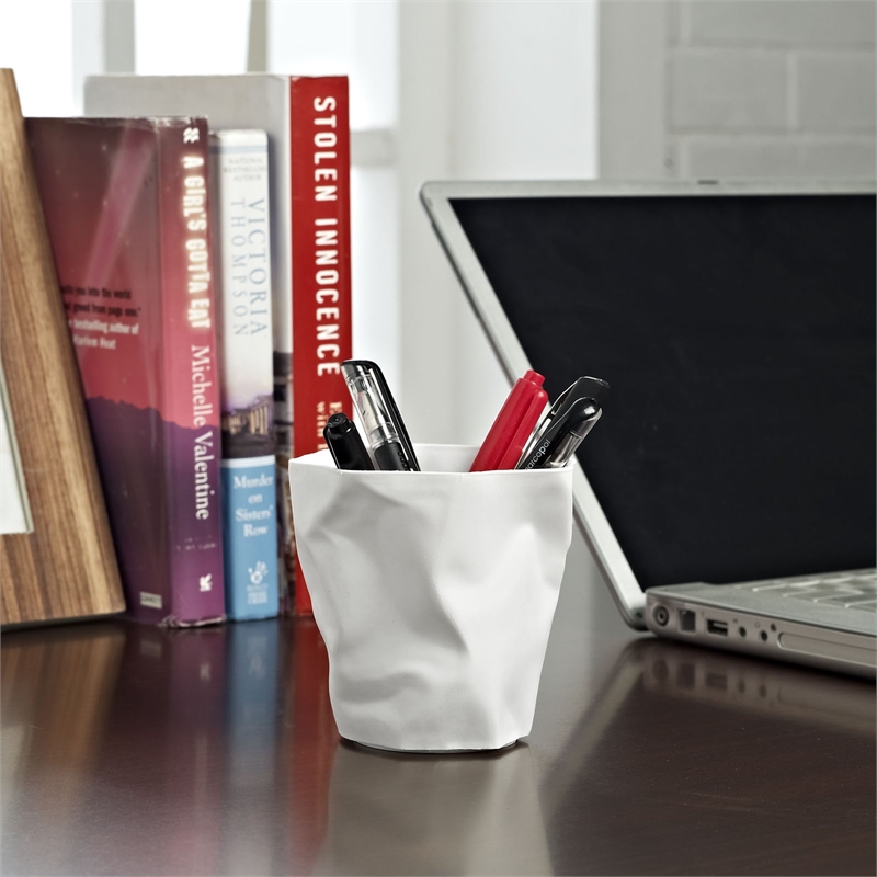 Pemberly Row Modern / Contemporary Plastic Pencil Holder in White