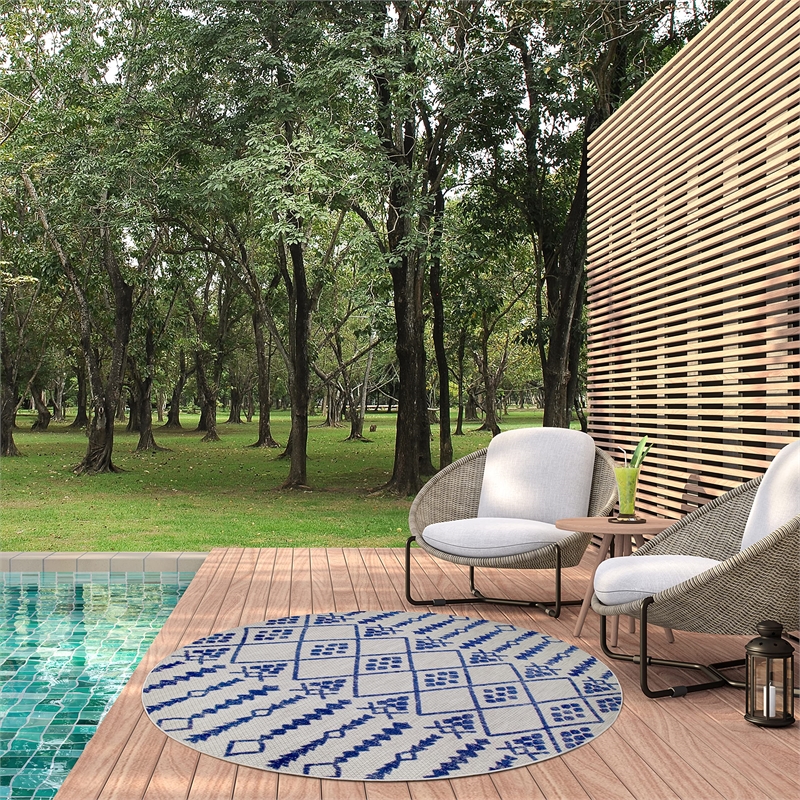 Pemberly Row Cusp Gray with Blue Indoor Outdoor Area Rug Round 5'3