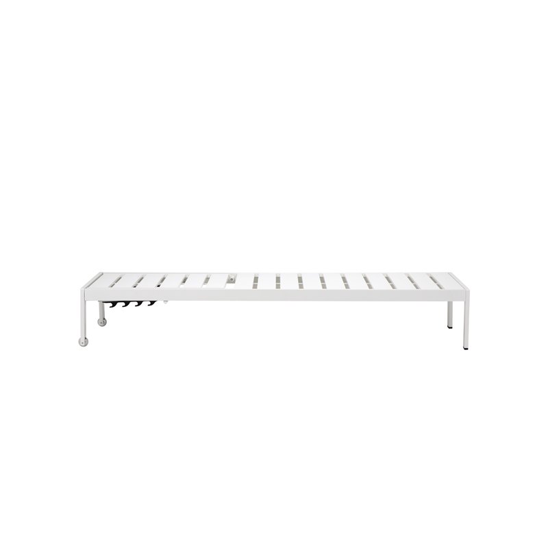 Pemberly Row Modern Aluminum Patio Lounger in White Frame/Polyresin