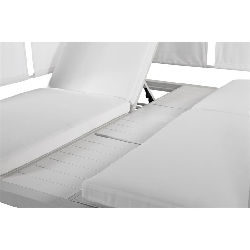 Pemberly Row Modern Aluminum Outdoor Daybed in White Frame/Fabric