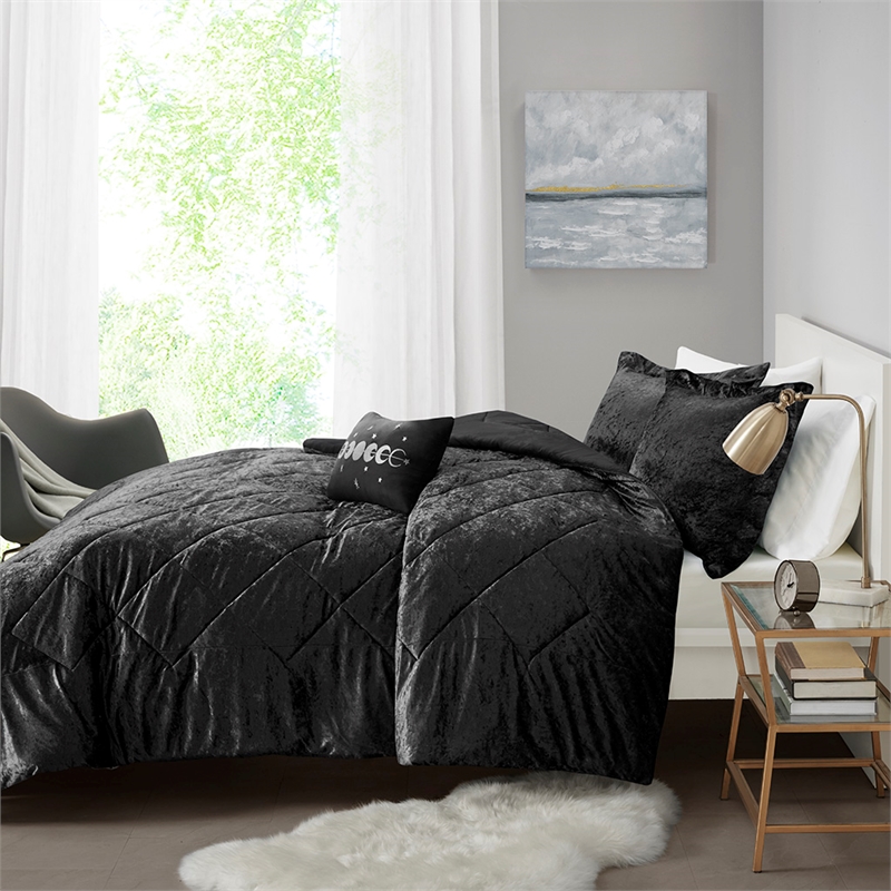 Pemberly Row Contemporary Velvet Comforter Set in Black Finish