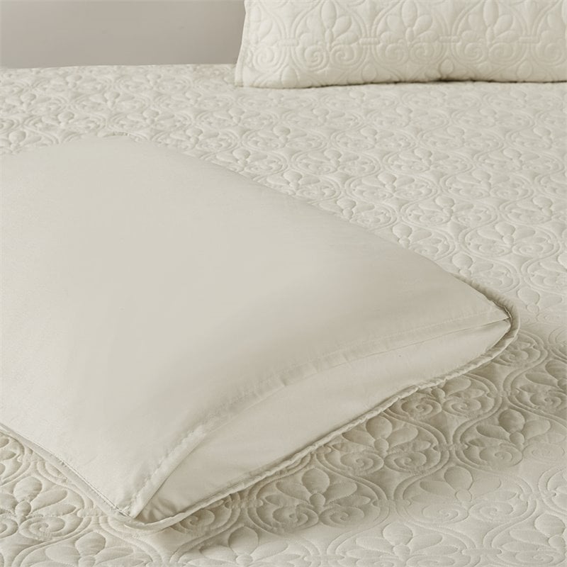 Pemberly Row Traditional 100 Percent Polyester Fitted Bedspread in Cream