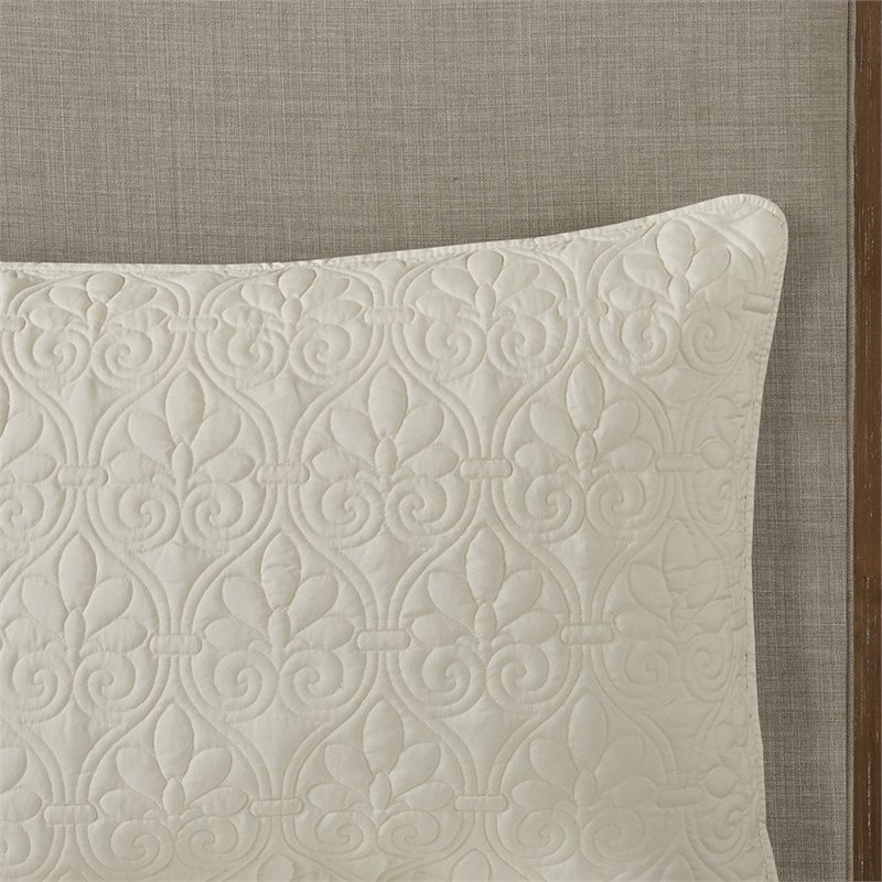 Pemberly Row Traditional 100 Percent Polyester Fitted Bedspread in Cream