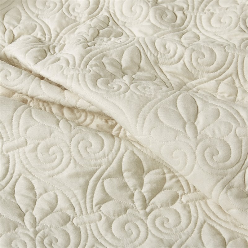 Pemberly Row Traditional 100 Percent Polyester Fitted Bedspread in Cream