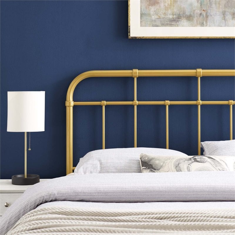 Pemberly Row Modern Farmhouse Queen Metal Spindle Headboard in Gold