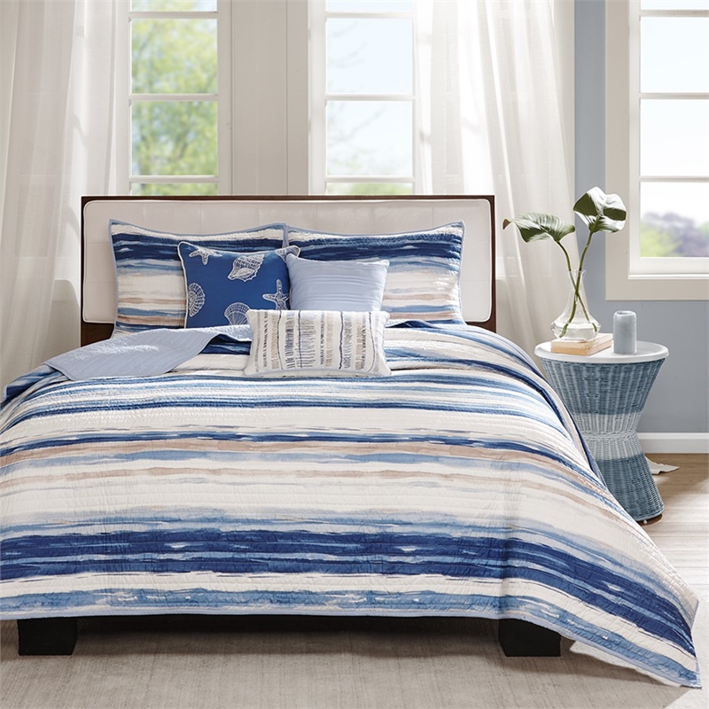 Pemberly Row 6 Piece Printed Quilt Set with Throw Pillows in Blue