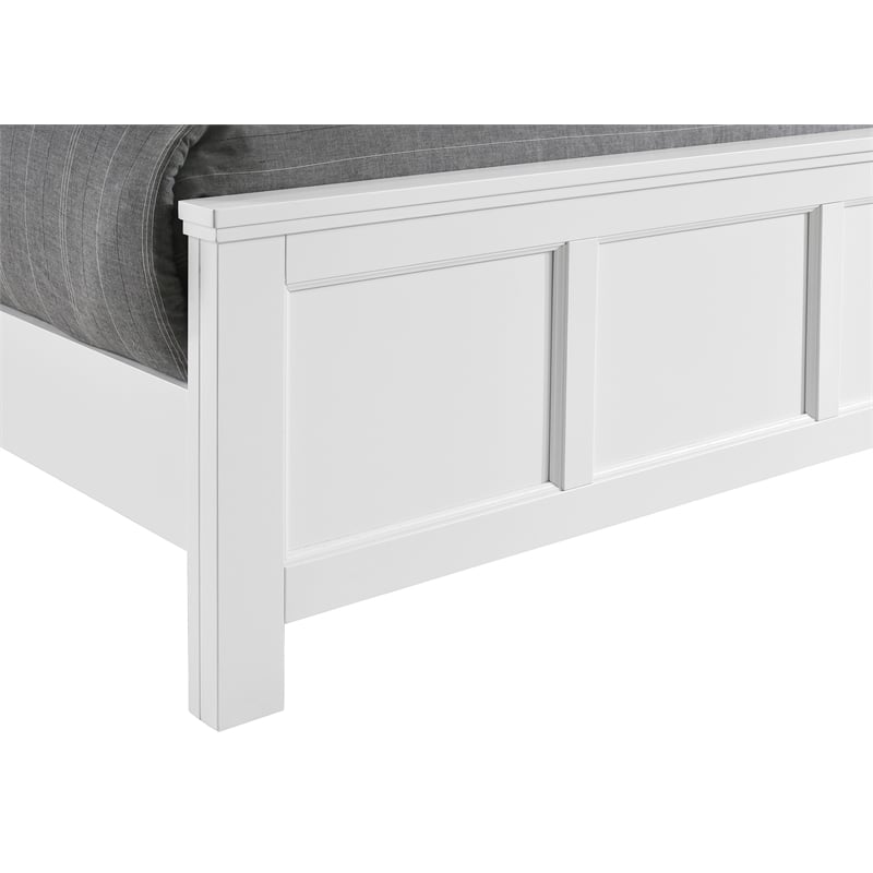 Pemberly Row Traditional Rubber Wood Full Bed in White Finish