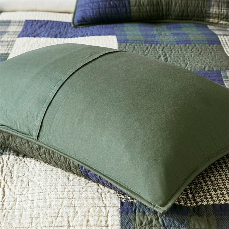 Pemberly Row Contemporary Oversized Cotton Quilt Set in Green