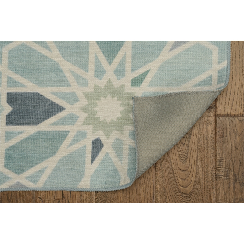 Pemberly Row Indoor Outdoor Machine Baffin Polyester Accent 3'x5' Rug in Green