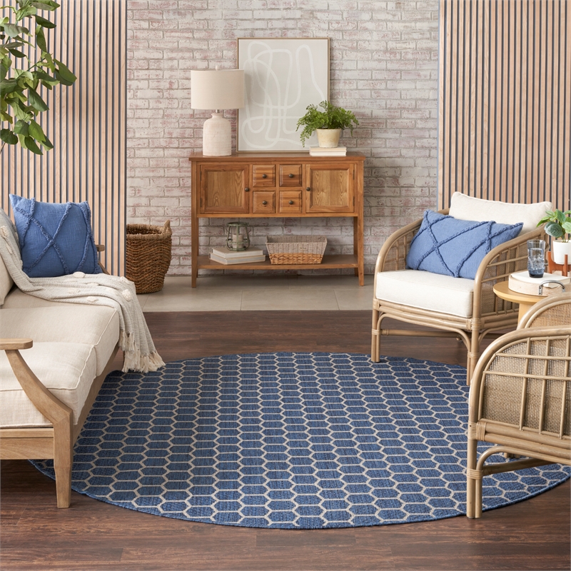 Pemberly Row Modern Reversible Ind/Outd 8' x Round Blue Area Rug