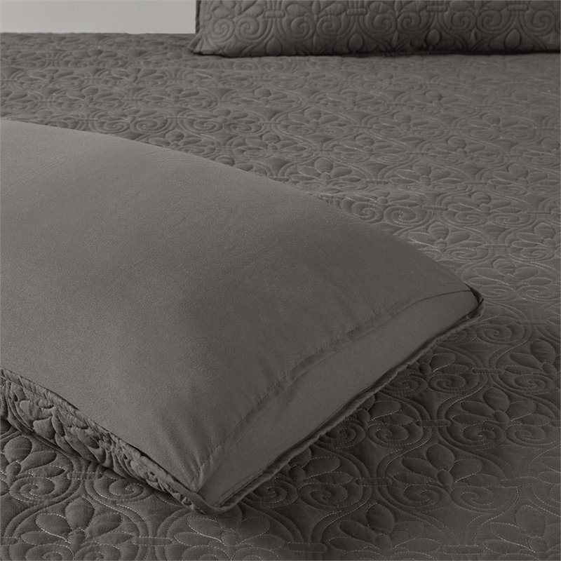 Pemberly Row Traditional 100 Percent Polyester Fitted Bedspread in Gray