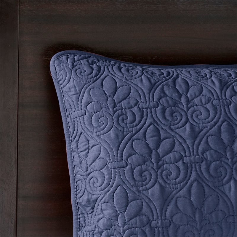Pemberly Row Modern / Contemporary Reversible Bedspread Set in Navy