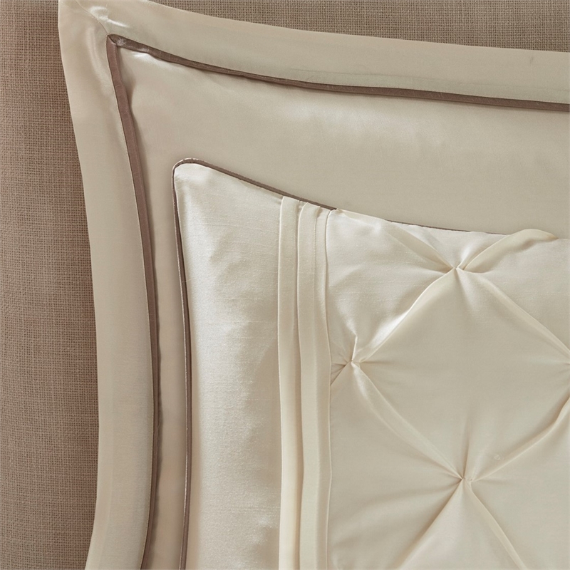 Pemberly Row Modern 24 Piece Bedroom Decor Set in a Bag in Ivory