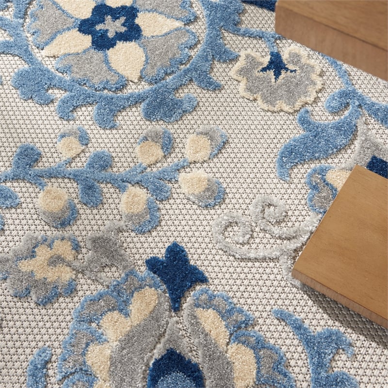 Pemberly Row 5' x Round Blue Gray Fabric Farmhouse Area Rug (5' Round)