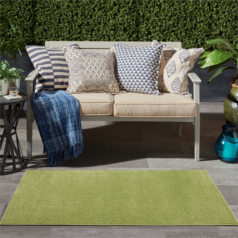 Pemberly Row Contemporary 3' x 5' Green Outdoor Indoor/Outdoor Rug