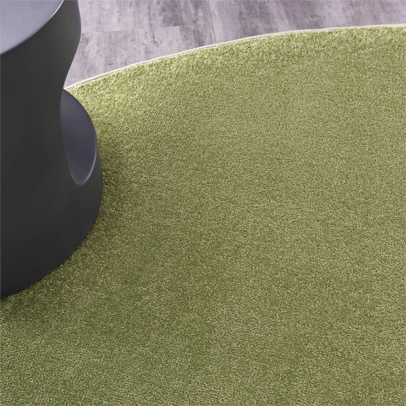 Pemberly Row 8' x Round Green Fabric Outdoor Area Rug (8' Round)