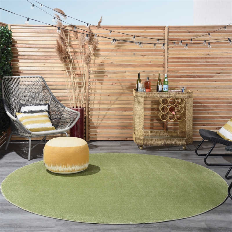 Pemberly Row 8' x Round Green Fabric Outdoor Area Rug (8' Round)