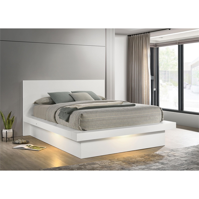 Pemberly Row Wood Eastern King Platform Bed with Rail Seating in White