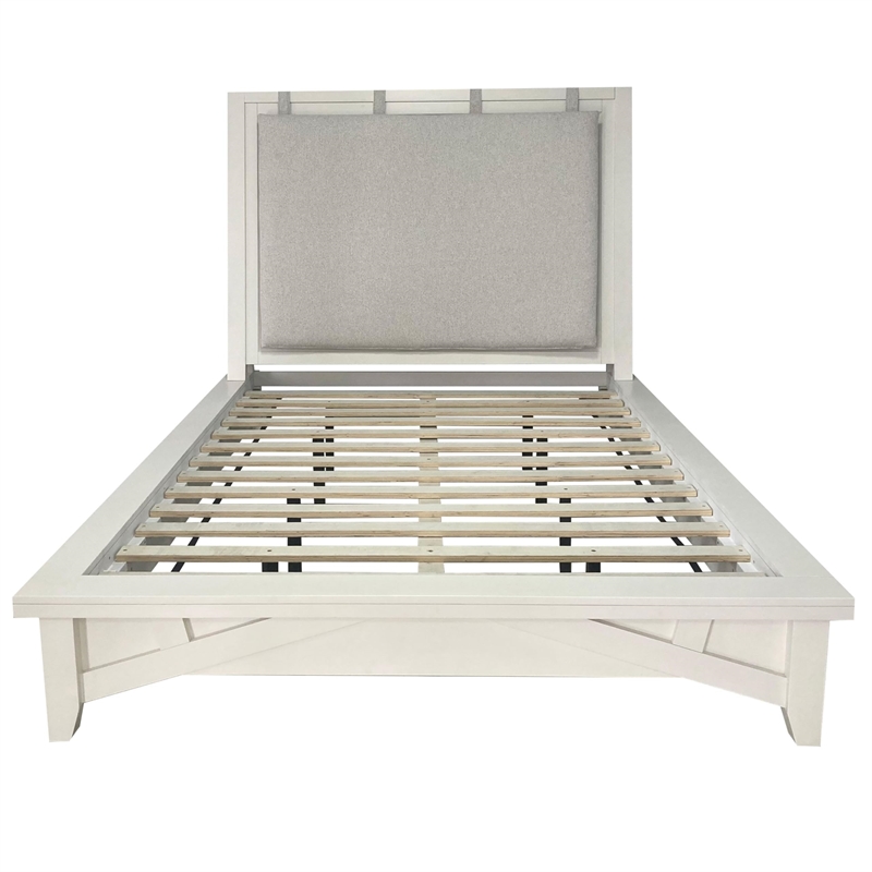 Pemberly Row Traditional Wood Queen Platform Bed in White Finish
