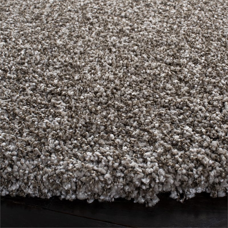 Pemberly Row Transitional Polypropylene Round Rug in Gray Finish