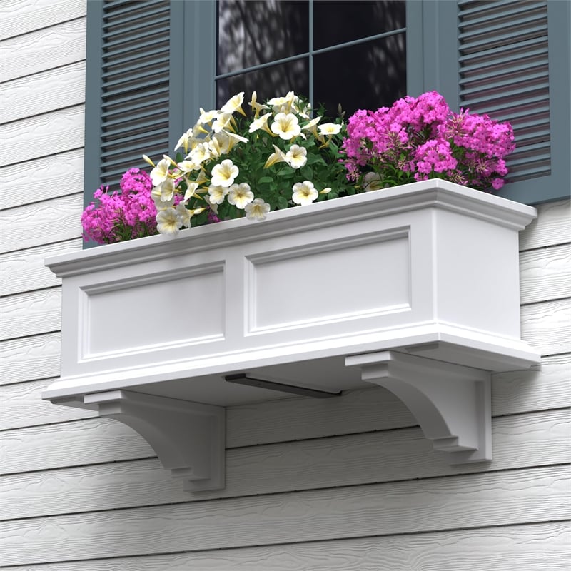 Pemberly Row Traditional Plastic Decorative Brackets in White (Set of 2)
