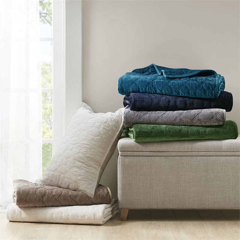 Pemberly Row 3-Piece Polyester Faux Velvet Coverlet Set in Green