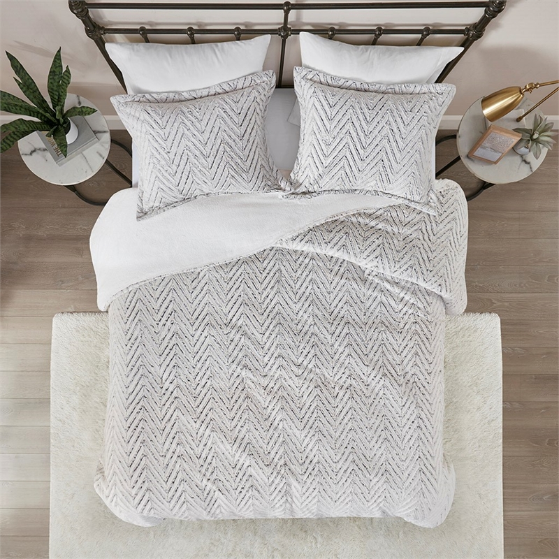 Pemberly Row Polyester Back Printed Long Fur Comforter Set in Ivory