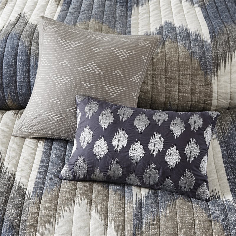 Pemberly Row Mid-Century Cotton Printed Coverlet Mini Set in Navy
