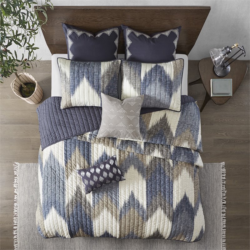 Pemberly Row Mid-Century Cotton Printed Coverlet Mini Set in Navy