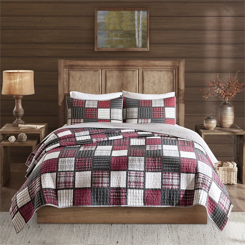 Pemberly Row Farmhouse 100 Percent Cotton Printed Quilt Mini Set in Red