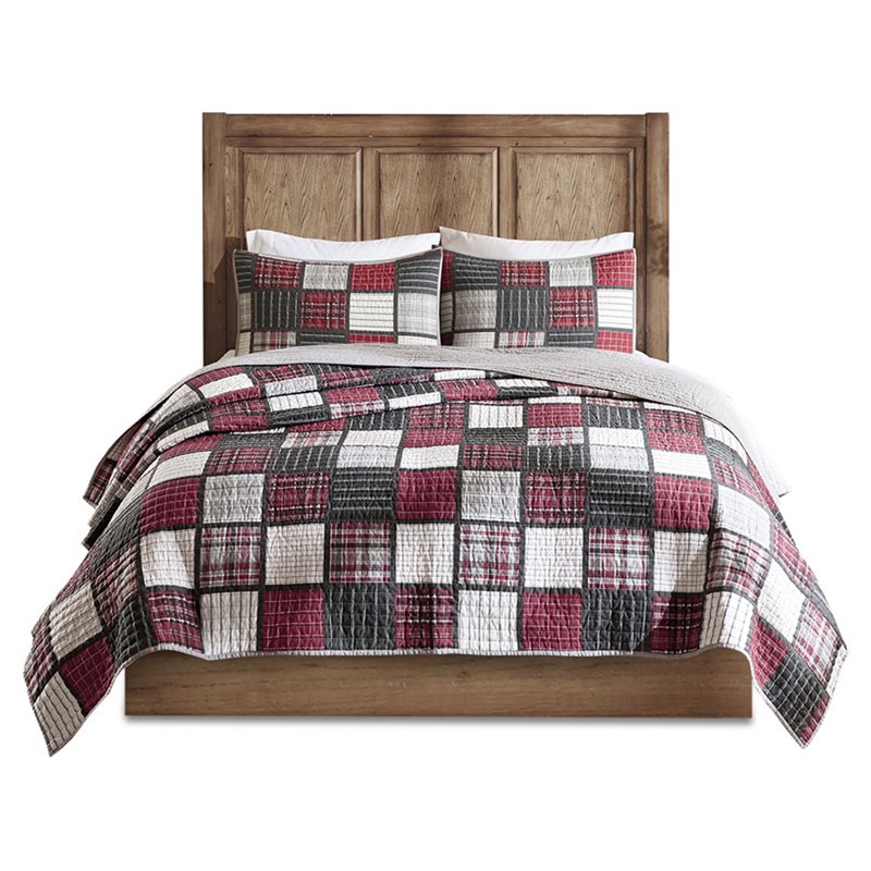 Pemberly Row Farmhouse 100 Percent Cotton Printed Quilt Mini Set in Red