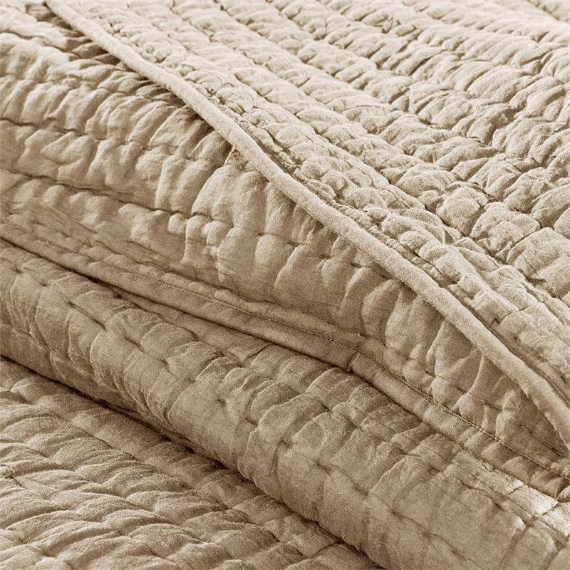 Pemberly Row Contemporary 3 Piece Hand Quilted Cotton Quilt Set in Linen