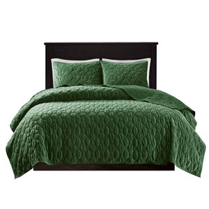 Pemberly Row Modern / Contemporary 3 Piece Velvet Quilt Set in Green