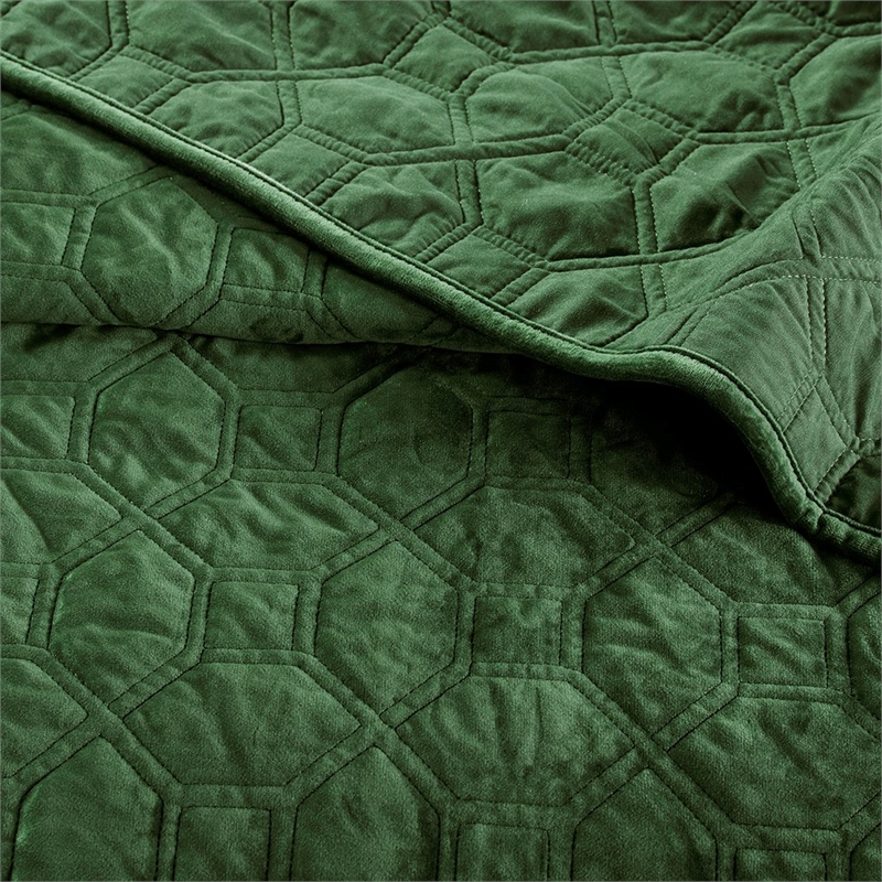 Pemberly Row Modern / Contemporary 3 Piece Velvet Quilt Set in Green