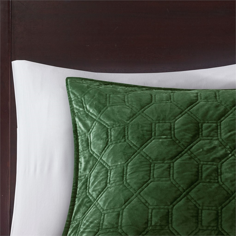 Pemberly Row Modern / Contemporary 3 Piece Velvet Quilt Set in Green