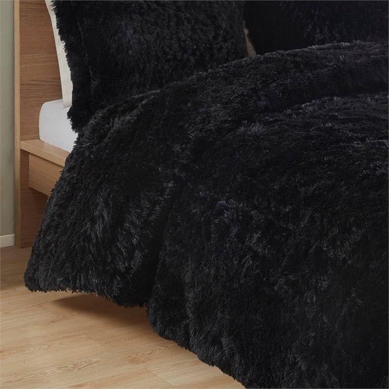 Pemberly Row Contemporary Shaggy Long Fur Comforter Mini Set in Black