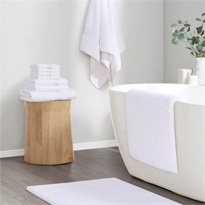 Pemberly Row Modern / Contemporary Marshmallow Bath Rug in White