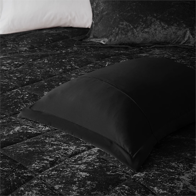 Pemberly Row Modern / Contemporary Velvet Duvet Cover Set in Black