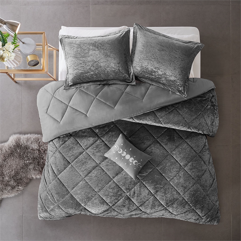 Pemberly Row Modern / Contemporary Velvet Comforter Set in Gray