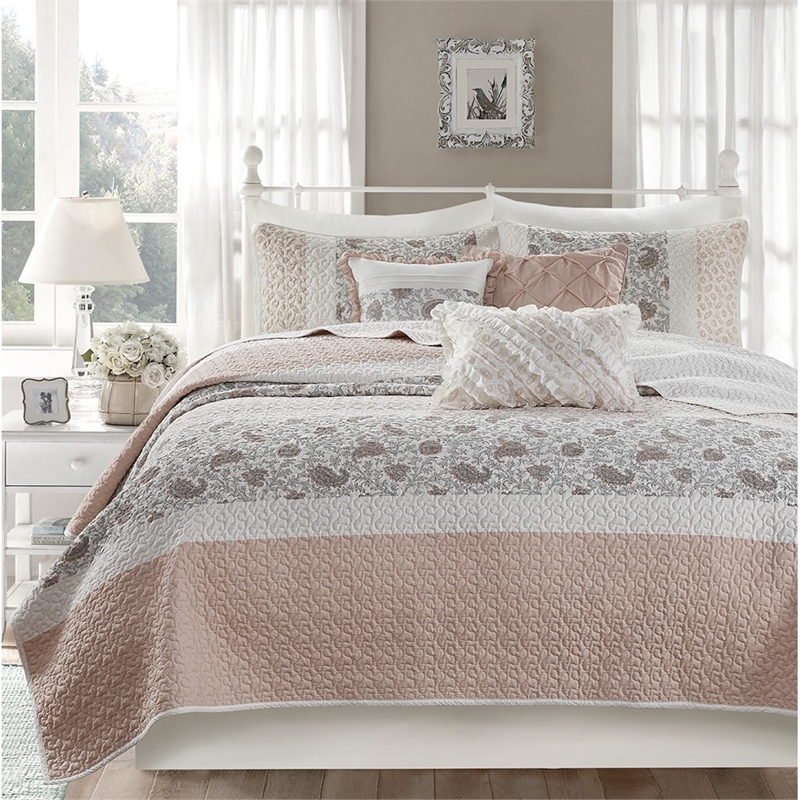 Pemberly Row 6 Piece Cotton Quilt Set with Throw Pillows in Blush King/Cal King