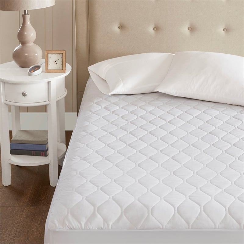 Pemberly Row Microfiber Heated Mattress Pad with 3M in White Cal King