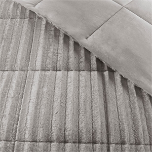 Pemberly Row Contemporary Faux Fur Comforter Mini Set in Gray Full/Queen