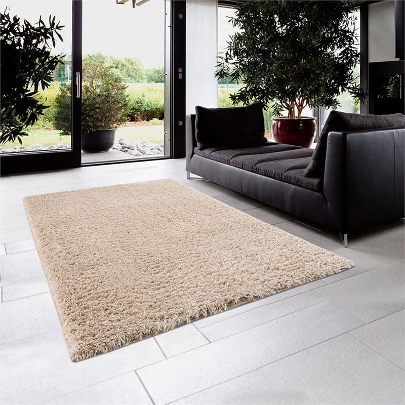 Pemberly Row Super Soft Polyester Shag Area Rug in Cream 5x7'